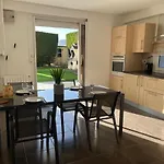 Avec Jardin Et Piscine Privee *