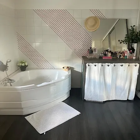Avec Jardin Et Piscine Privee *